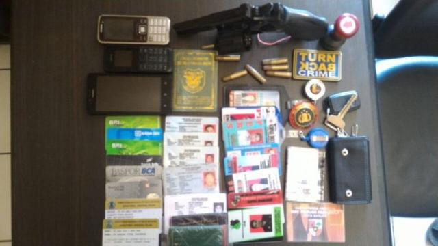 barang bukti, kartu pers, polisi gadungan, wartawan gadungan,
