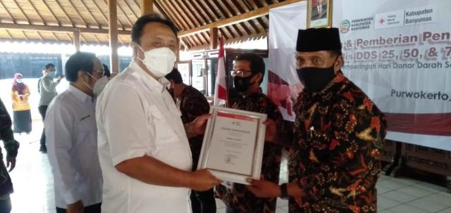 sabar jatmiko, penghargaan donor darah lebih dari 75 kali, serayunews, serayu news, berita terkini, berita hari ini