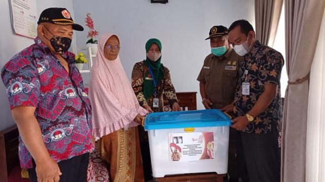 paket sembako veteran banjarnegara, pemeberian semabako pada vetaran banjarnegara, berita terkini, berita hari ini, banjarnegara