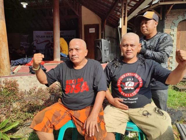 aksi gundul, Forum Banjarnegara Bersatu, fbb, forjasi, Forum Jasa Konstruksi, kasus korupsi bupati banjarnegara, budhi sarwono, berita terkini, berita hari ini