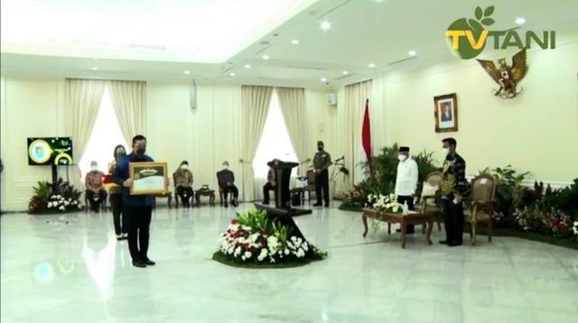 produksi padi cilacap, berita terkini, berita hari ini, penghargaan bidang pertaninan