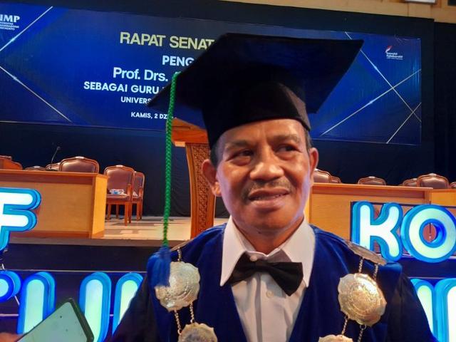prof ahmad guru besar ump