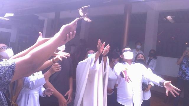 KOKERMA Purwokerto Lepasliarkan Burung dalam rangka hari lingkungan hidup