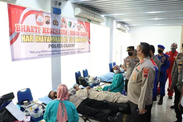 Polres Cilacap saat menggelar donor darah