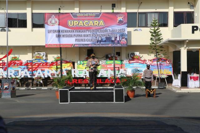 Upacara kenaikan pangkat polres Cilacap