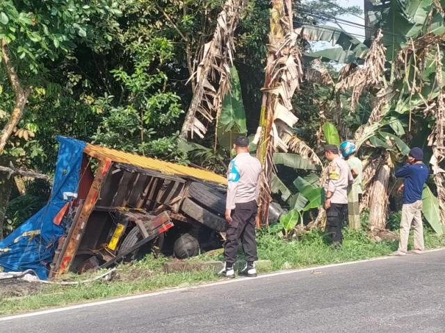 Truk terguling