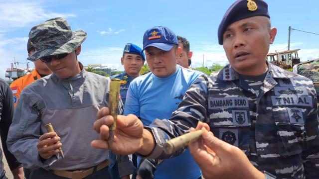 Kapal Perang Tenggelam di Cilacap