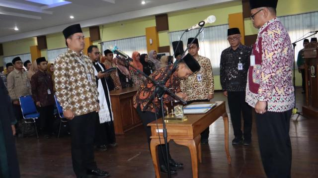 381 pejabat fungsional