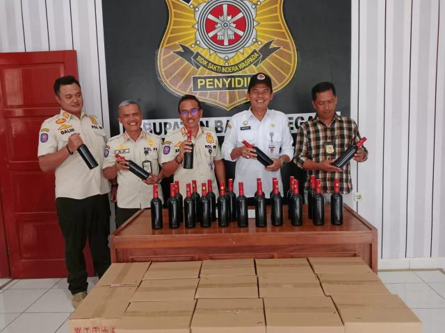 Ratusan botol miras