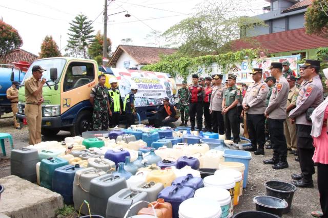 12 ribu liter air