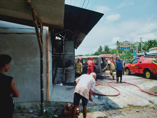 mobil terbakar