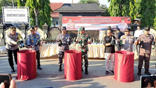 Ribuan botol miras