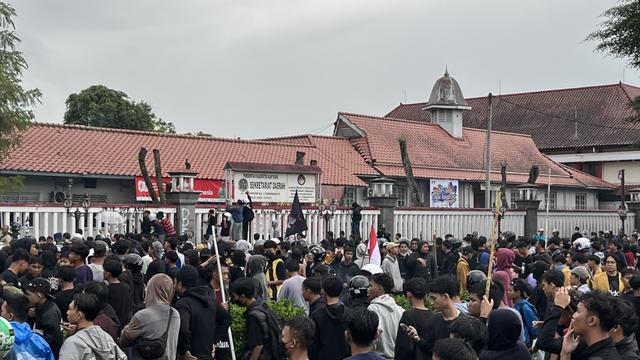 Ilustrasi Penyebab Demo BEM SI Hari Ini 2 September 2025 Batal Digelar Karena Apa? (Serayunews.com/Umi Uswatun Hasanah)