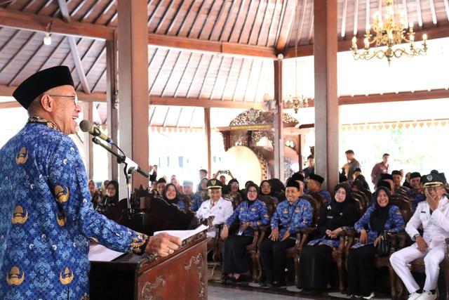 Bupati Banyumas Sadewo Tri Lastiono menekankan pentingnya inovasi aparatur sipil negara (ASN) di tengah kondisi efisiensi anggaran pemerintah daerah.