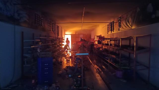 toko makanan beku di purbalingga terbakar