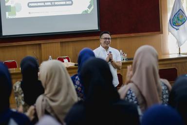 Ketua DPRD Purbalingga HR Bambang Irawan menjadi narasumber dalam Pengukuhan Pengurus Forum Anak Kabupaten Purbalingga Periode 2026–2027, Rabu (17/12/2025). (Foto: Joko Santoso)