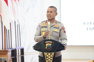 Wakapolda Jateng Brigjen Pol Latif Usman membuka kegiatan Latihan Pra Operasi (Latpraops) Lilin Candi 2025 di Mapolda Jateng, Rabu (17/12/2025). (Foto: Humas Polda Jateng)